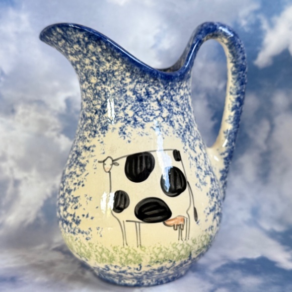 VINTAGE MOLLY DALLAS Spatterware Ceramic Cow Pitcher Hand Painted Blue White USA - Picture 3 of 7